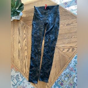 Spanx leggings, black camo, size M